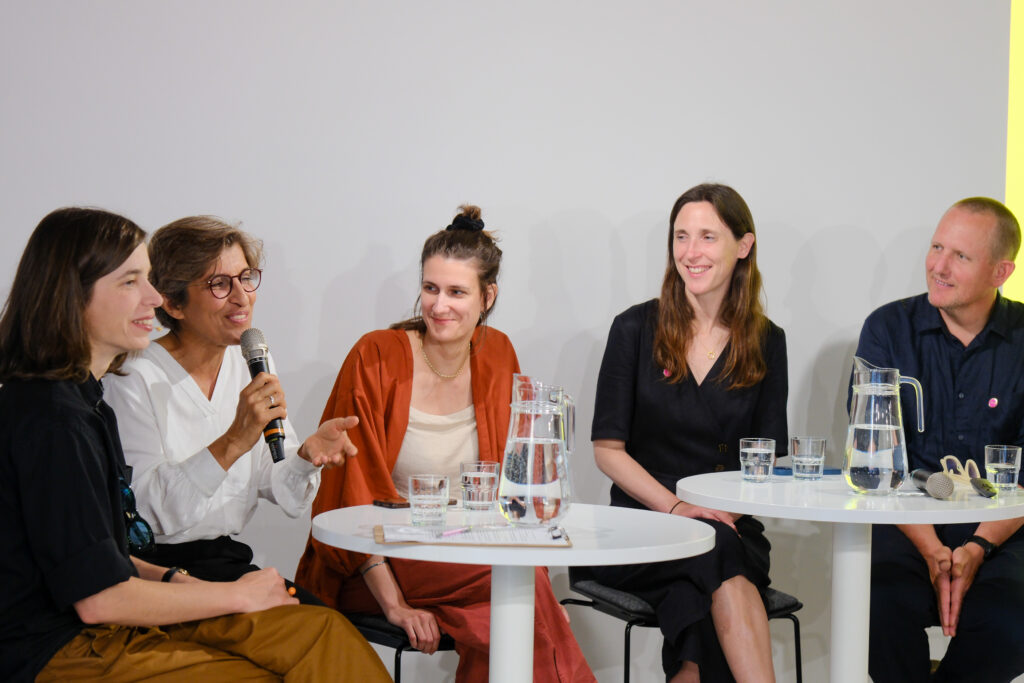 Petra Marko, Venus Jahanpour, Zuzana Žurkinová, Fiona MacDonald a Mathew Springett (zľava doprava), foto: Marek Velček